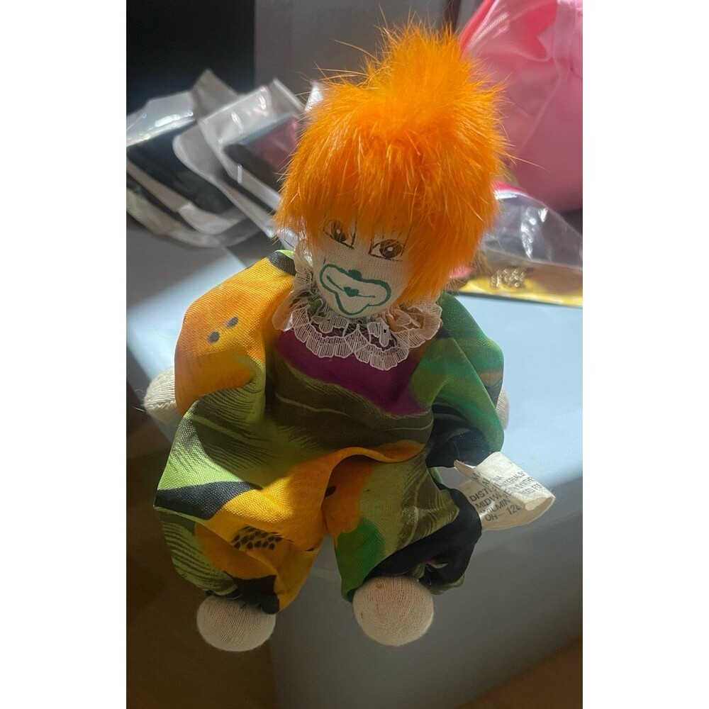 Vintage q tee shelf sitter clown